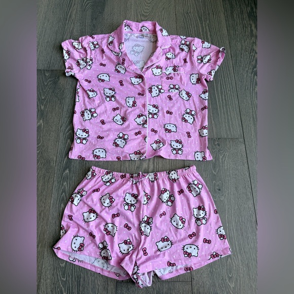 Hello Kitty Other - Hello Kitty Sanrio Shorts & Short Sleeve Pajama Set in Pink Size Medium